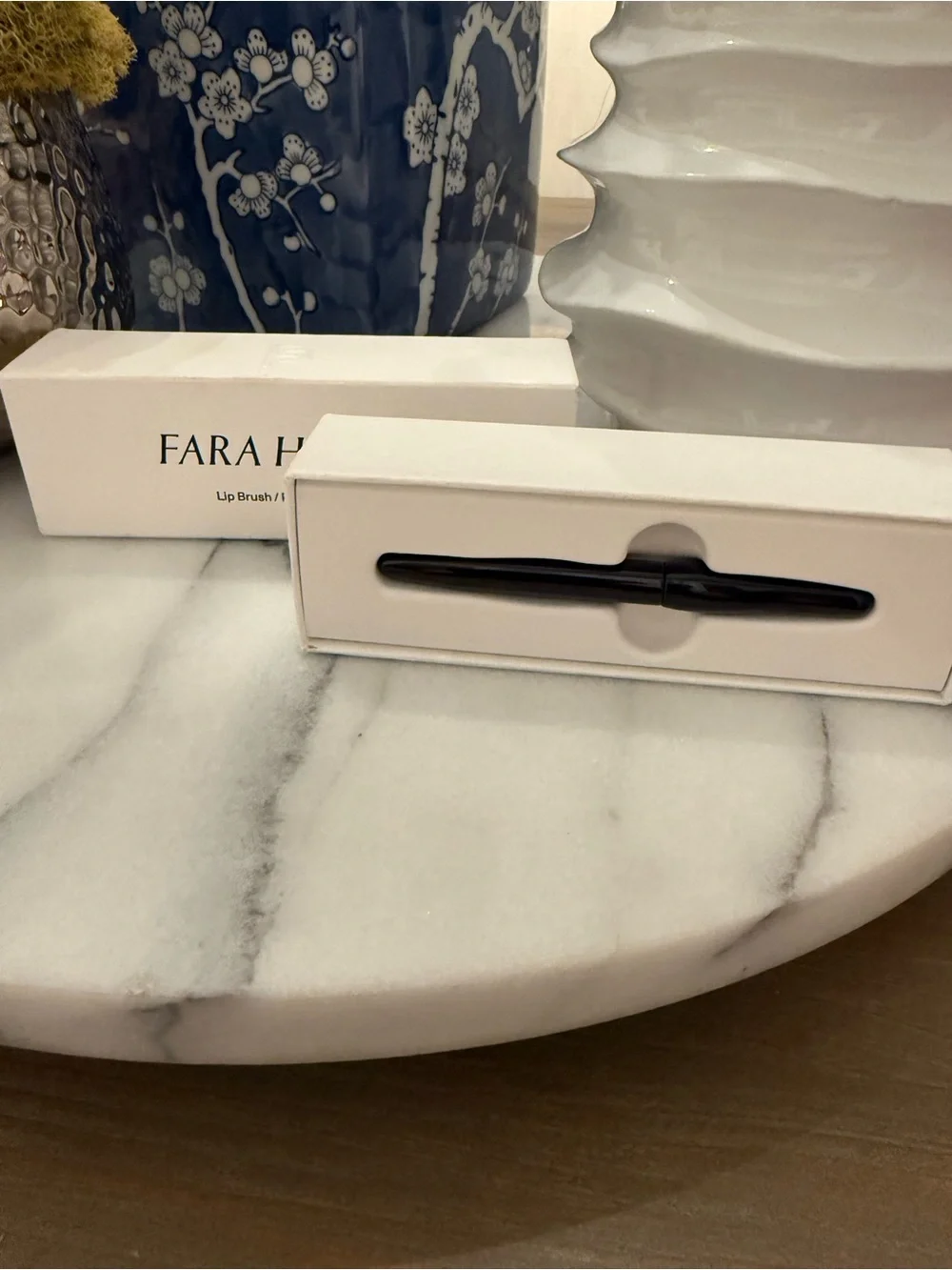 Fara Homidi Lip  Brush